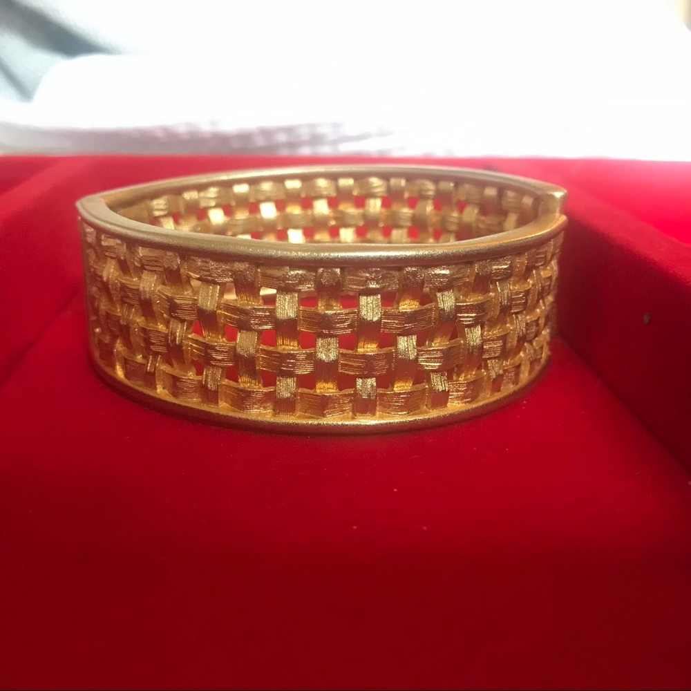 Weaves gold bangle